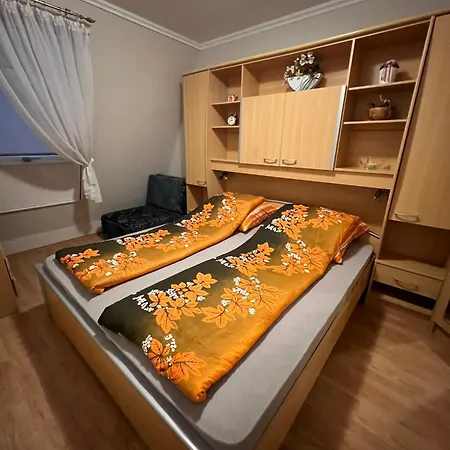 Alina *
