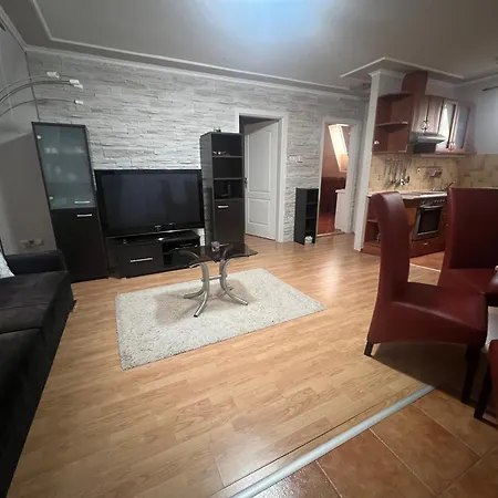 Alina Apartman *